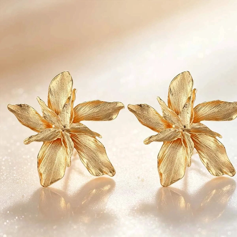 AROS DORADOS GRANDES CON DISEÑO FLORAL PARA EVENTOS Y MODA - 7