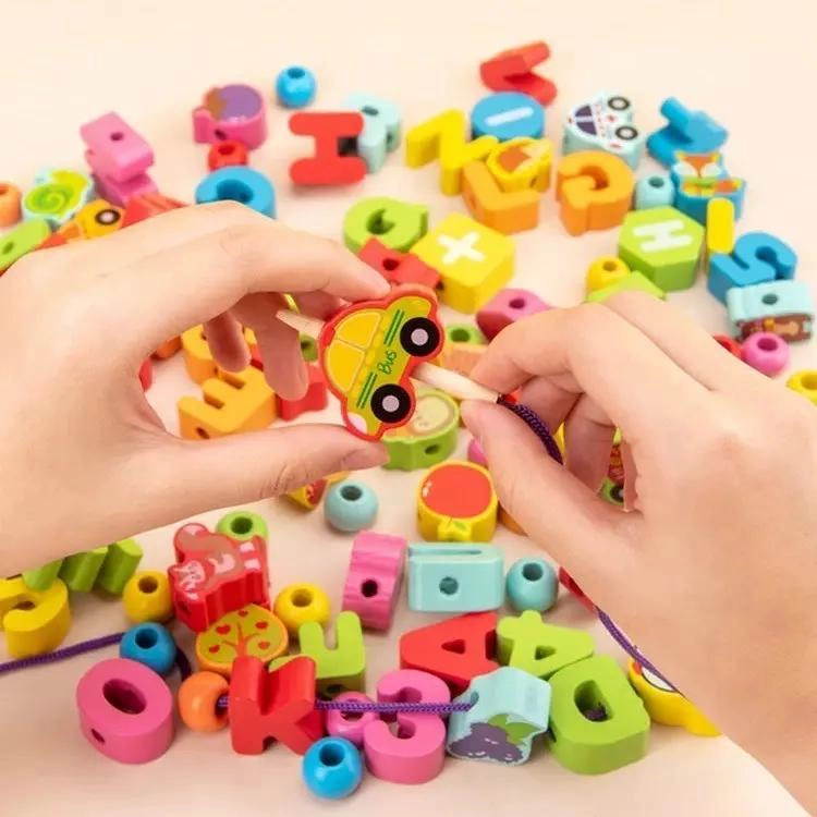 JUGUETE EDUCATIVO DE MADERA PARA ENHEBRAR LETRAS Y NUMEROS - 6