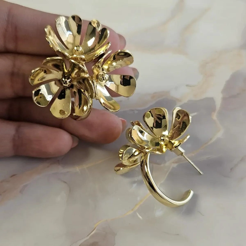 AROS GRANDES DE FLORES ENCHAPADOS EN ORO 18K PARA MODA - 2