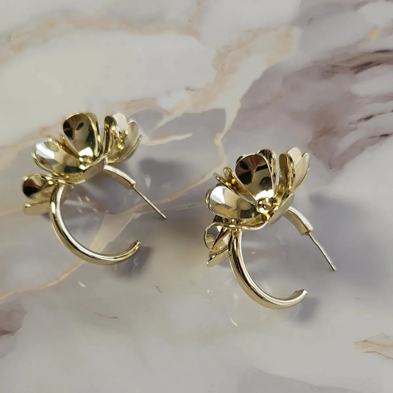 AROS GRANDES DE FLORES ENCHAPADOS EN ORO 18K PARA MODA - 3