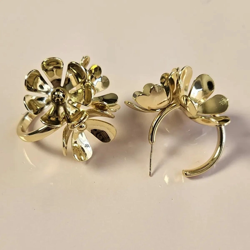 AROS GRANDES DE FLORES ENCHAPADOS EN ORO 18K PARA MODA - 7