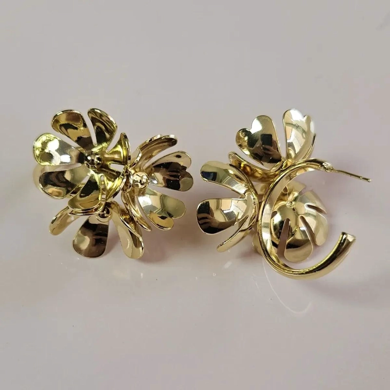 AROS GRANDES DE FLORES ENCHAPADOS EN ORO 18K PARA MODA - 9