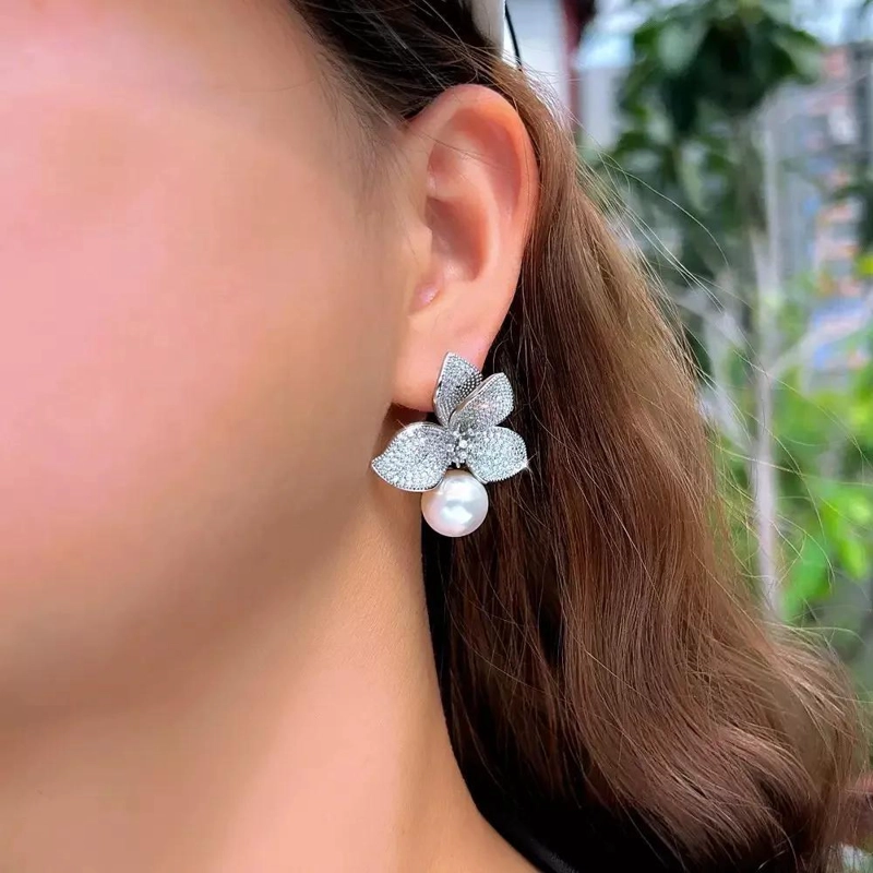 PENDIENTES FLORALES CON CIRCONITAS Y PERLAS ELEGANTES - 2