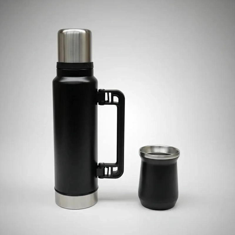 JUEGO DE TERMOS Y VASO MATE NEGRO 1300ML PARA BEBIDAS - 5