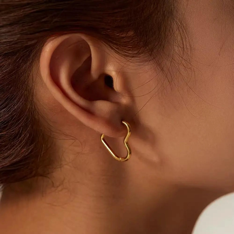 AROS PENDIENTES ARGOLLA CORAZONES EN ORO 18KT BAÑADO - 4