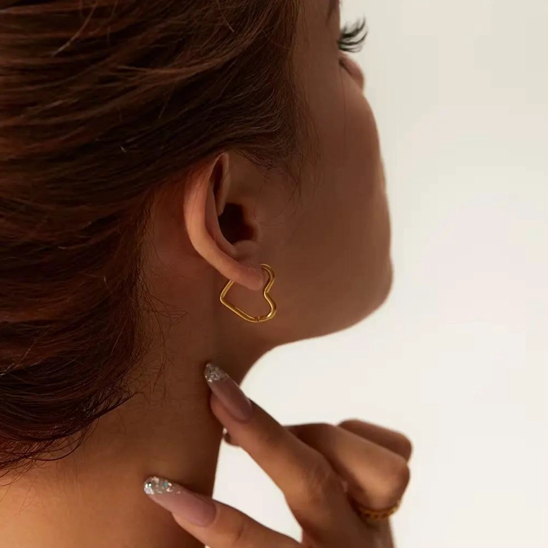 AROS PENDIENTES ARGOLLA CORAZONES EN ORO 18KT BAÑADO - 5