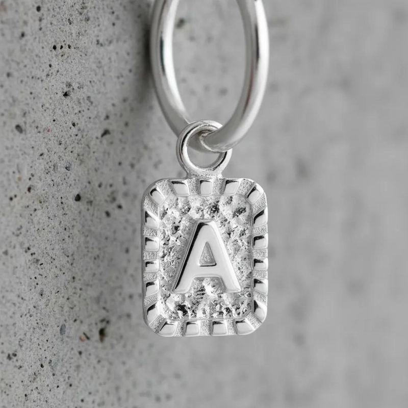 AROS DE PLATA CON LETRA A COLGANTE PARA EL DIA DEL AMOR - 4