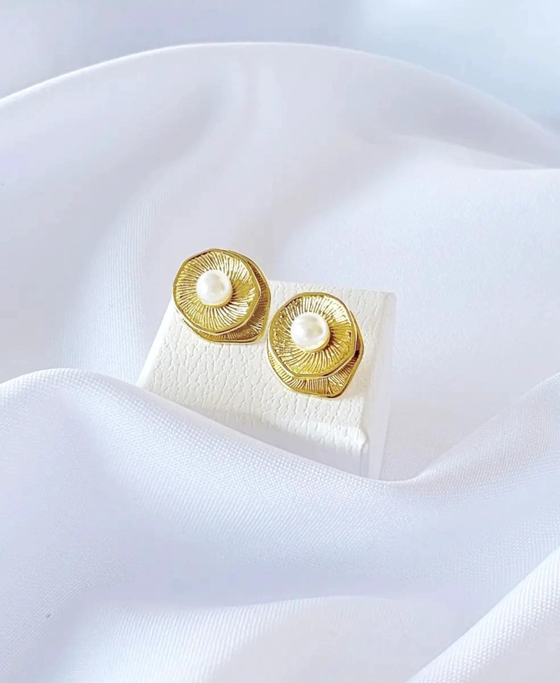 ARO CARRE  CON PERLA ENCHAPADO EN ORO DE 18K - 1