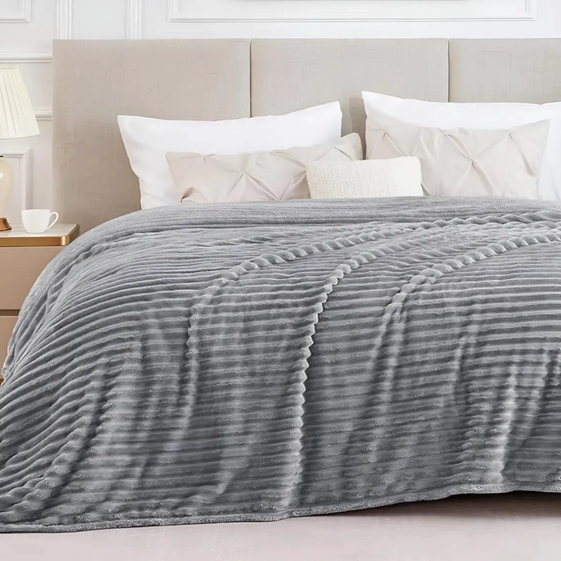 FRAZADA 2 PLAZAS GRIS OSCURO RAYAS 200X230CM SUAVE Y ABRIGADORA - 1