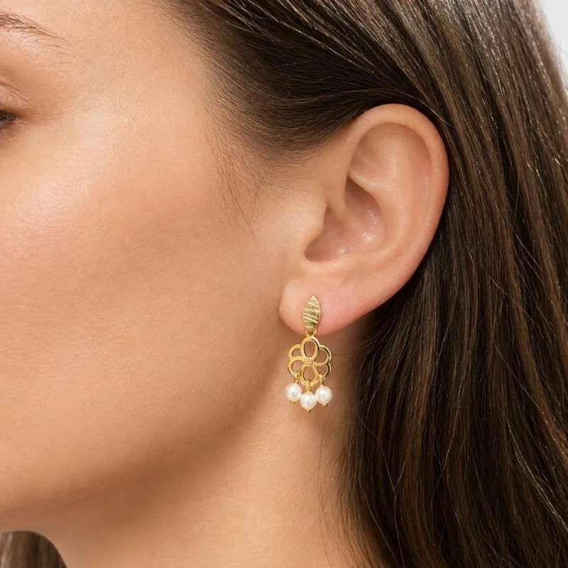 AROS DE MUJER BAÑADOS EN ORO CON DISEÑO FLORAL ELEGANTE - 2