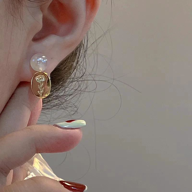 AROS DE FIESTA EN FORMA DE FLOR CON BASTAGO DE PLATA - 2
