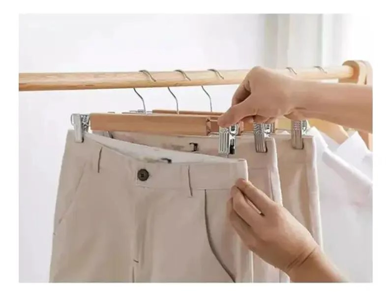 COLGADORES DE MADERA CON PINZA PARA PANTALONES 5 UNIDADES - 5