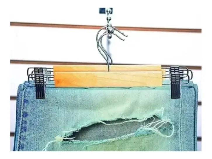 COLGADORES DE MADERA CON PINZA PARA PANTALONES 5 UNIDADES - 6