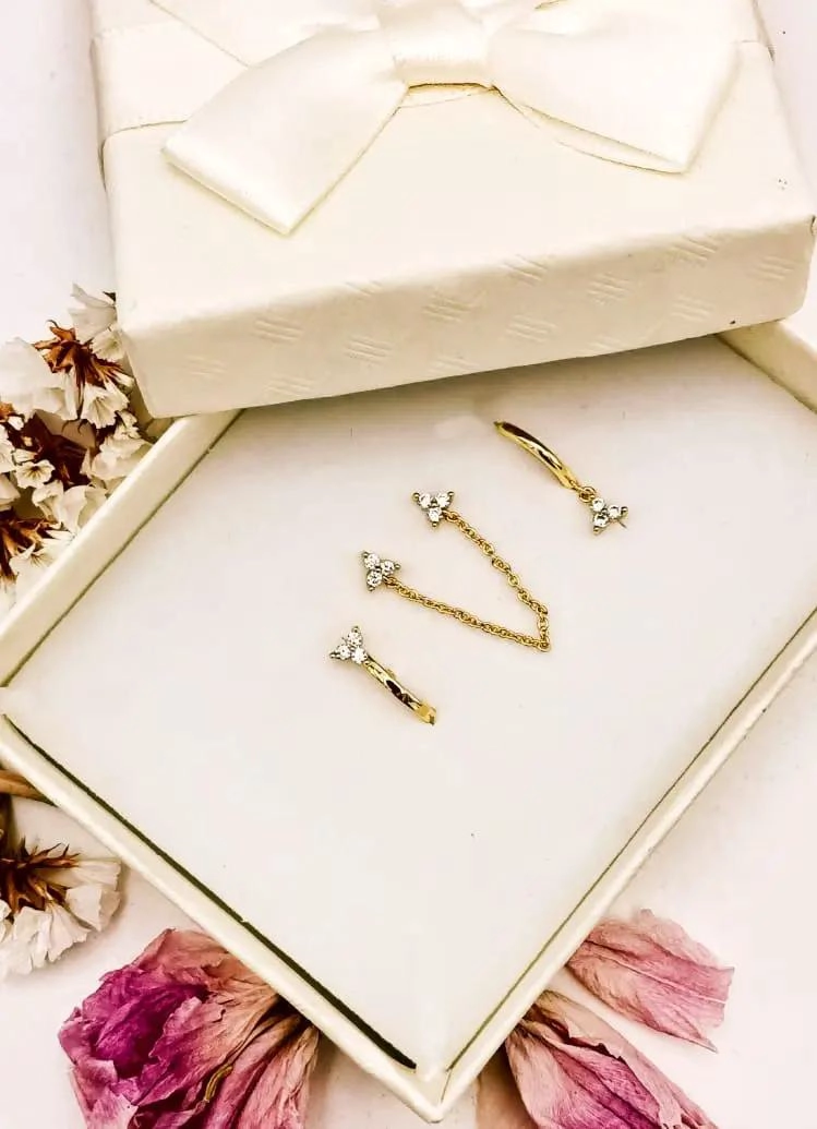 SET DE AROS HUGGIES Y PENDIENTES CON CADENA EN ORO - 3