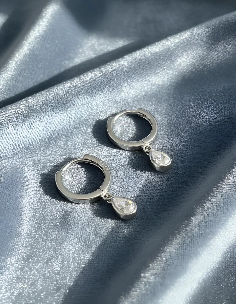 AROS HUGGIE GOTA CIRCON EN PLATA 925 CON BAÑO DE ORO - 6