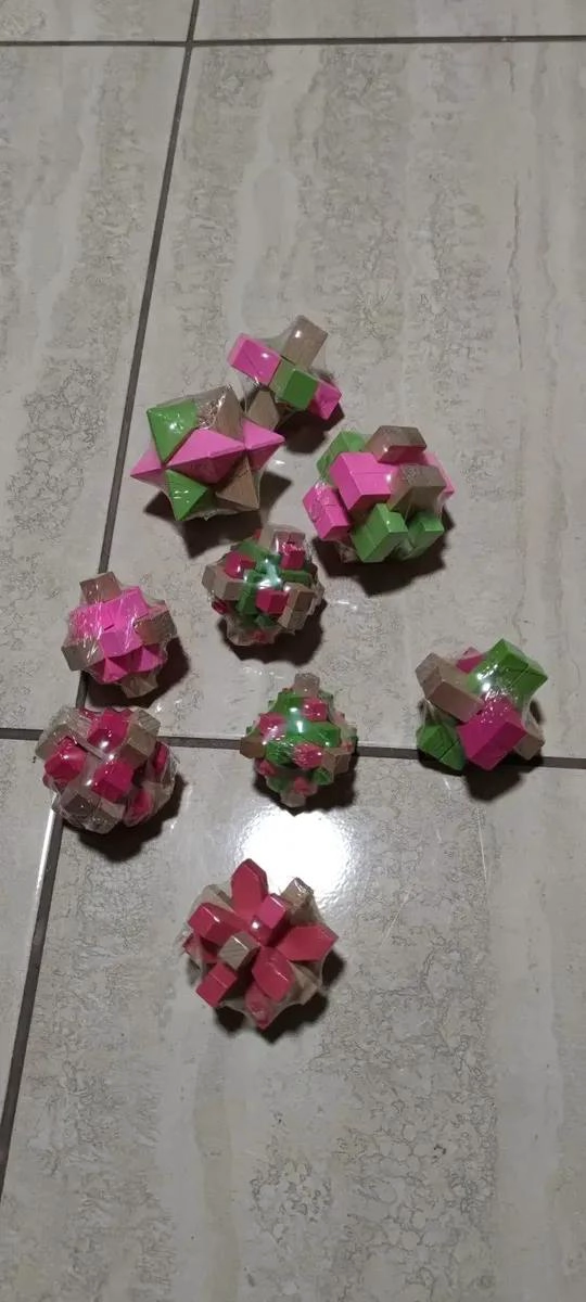 SET DE 9 CUBOS DE MADERA PARA DESARROLLAR HABILIDADES - 2