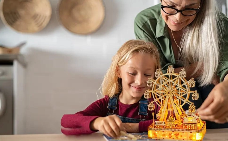 PUZZLE 3D DE MADERA RUEDA DE LA FORTUNA CON LUZ LED - 2