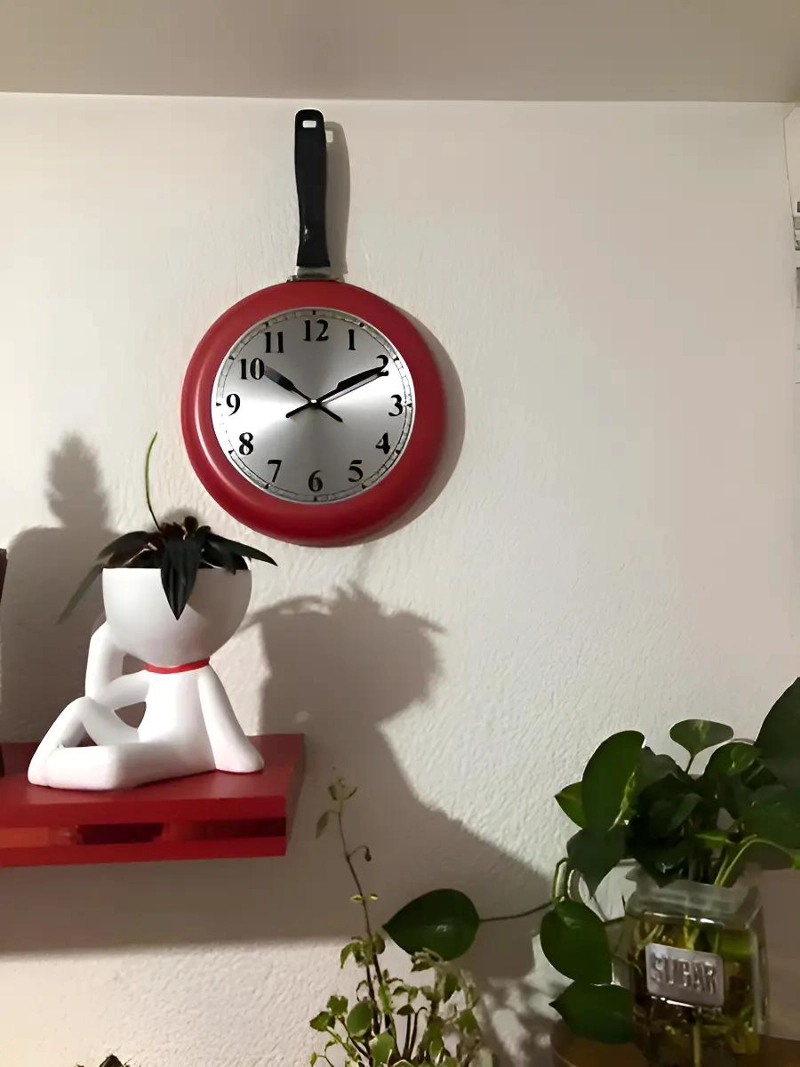 RELOJ DE PARED PARA COCINA CON DISEÑO DE SARTE N COLOR ROJO - 4