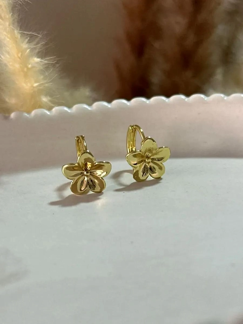 ARGOLLAS FLOR PARA MUJER EN BAÑO DE ORO 18K ELEGANTES Y DELICADAS - 3