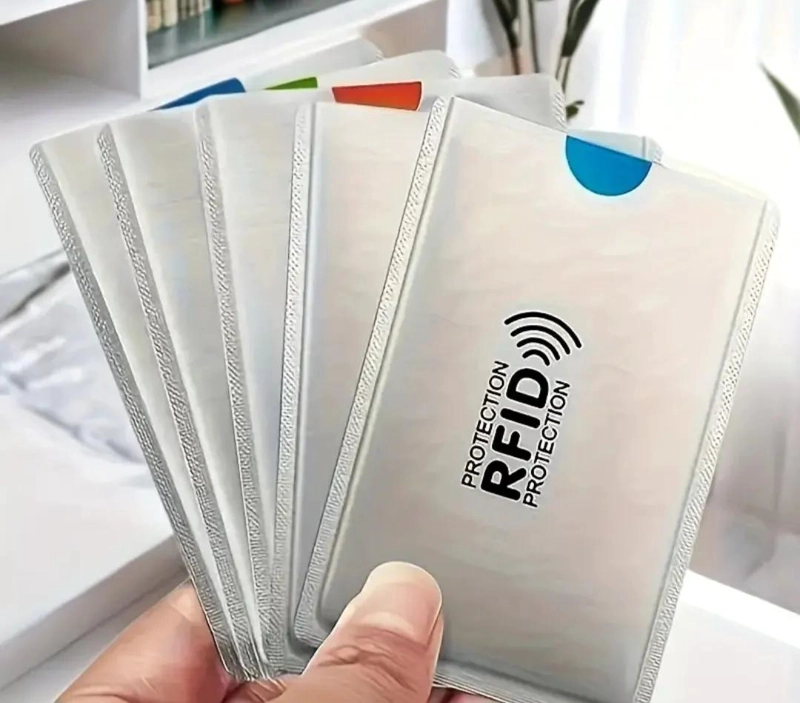 FUNDA PROTECTORA PARA TARJETAS CON DISEÑO ANTIRROBO - 5