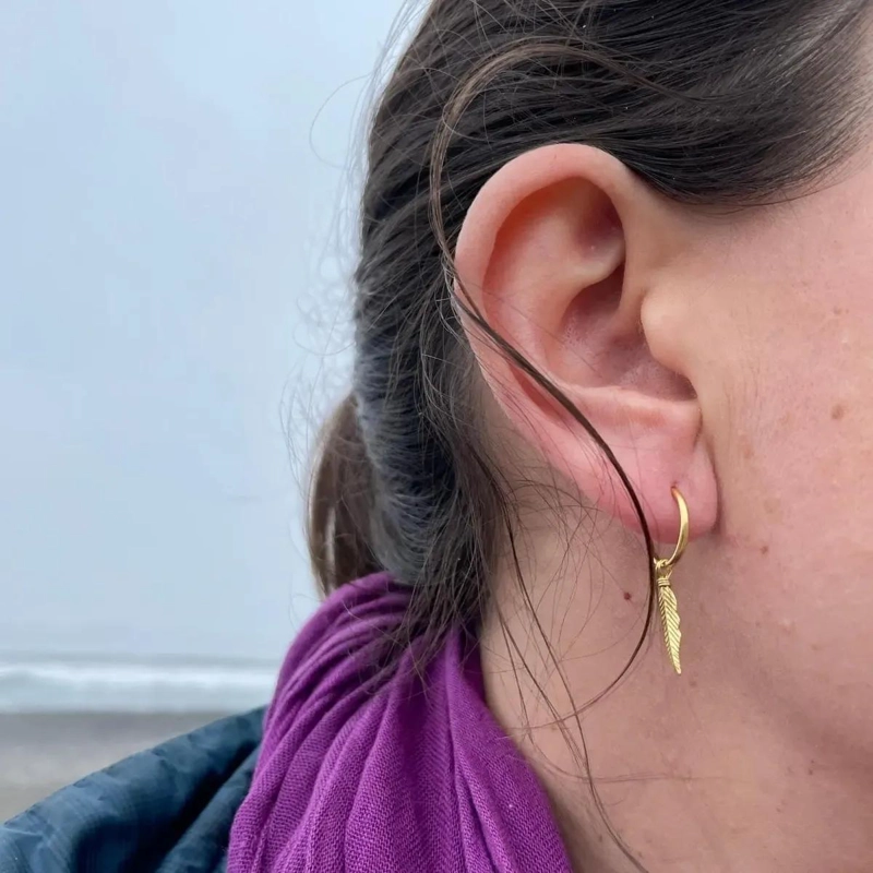 AROS COLGANTES DE PLUMA EN PLATA 925 BAÑADA EN ORO - 10