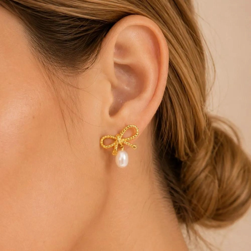 AROS ELEGANTES BAÑADOS EN ORO CON PERLAS NATURALES - 2