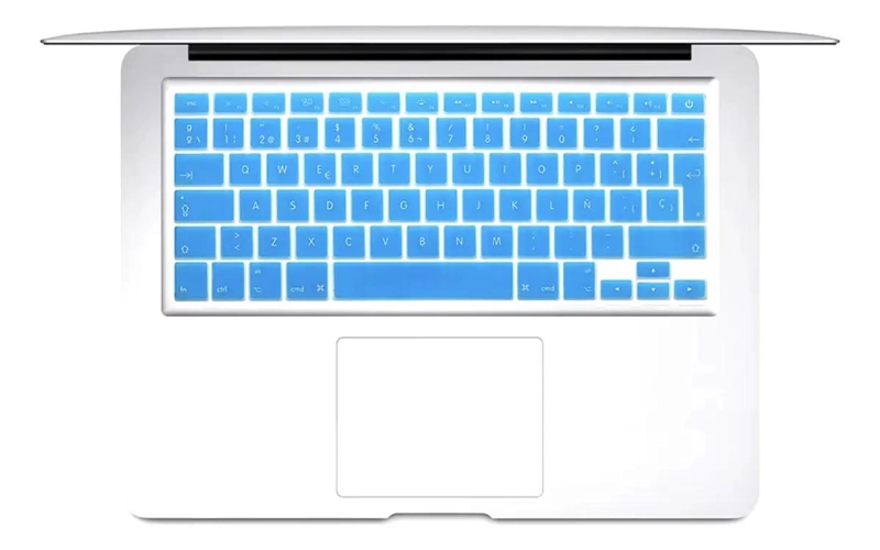 PROTECTOR DE TECLADO PARA MACBOOK PRO Y AIR EN COLOR CELESTE - 1
