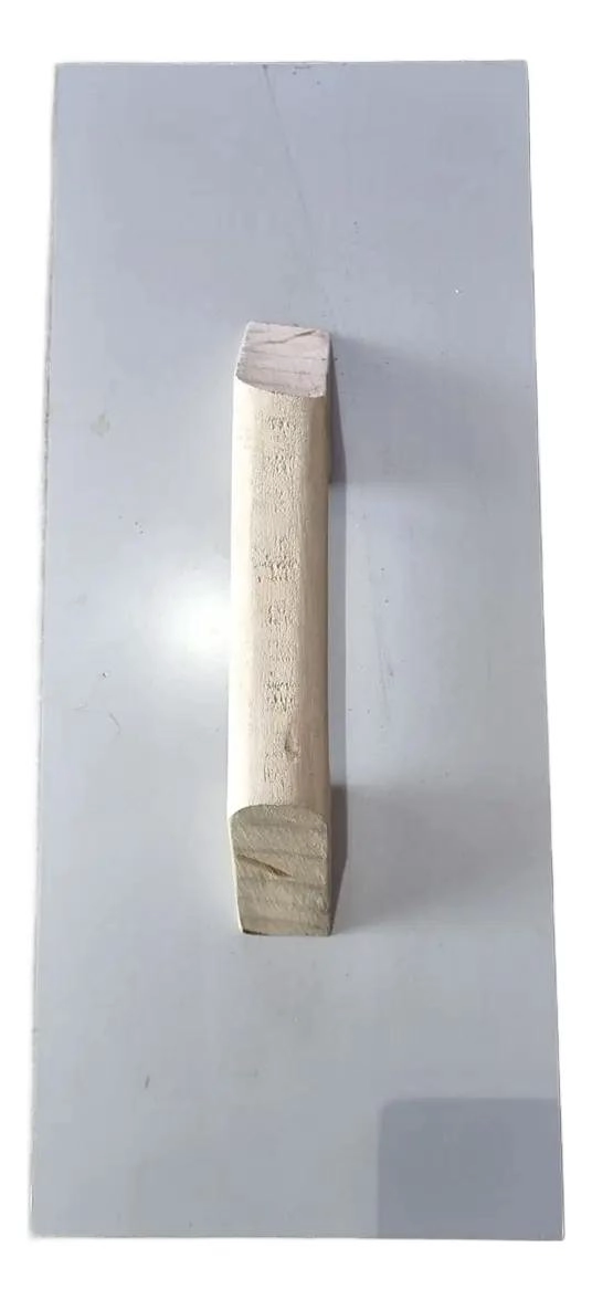 LLANA DE GOMA CON MANGO DE MADERA 47X20 CM - 1