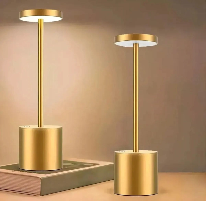 LAMPARA DE MESA LED DECORATIVA EN COLOR ORO PARA AMBIENTES - 5