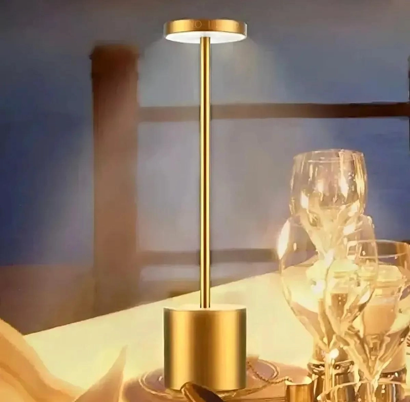 LAMPARA DE MESA LED DECORATIVA EN COLOR ORO PARA AMBIENTES - 6
