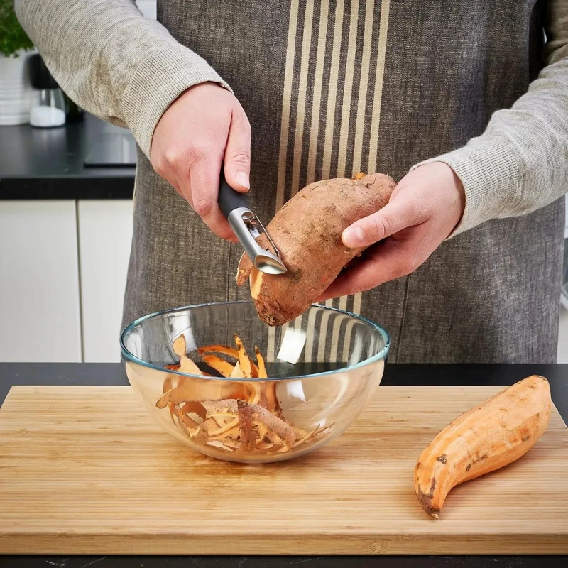 PELADOR DE VERDURAS CON MANGO ERGONOMICO Y BORDE AFILADO PARA LIMPIEZA - 1