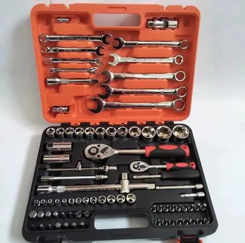 KIT DE JUEGO DE DADOS Y LLAVES 82 PIEZAS - 2