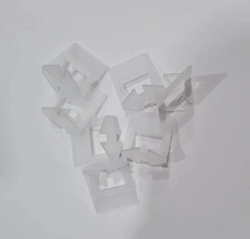 CLIPS NIVELADORES PLASTICOS 4CM X 3.6CM - 3