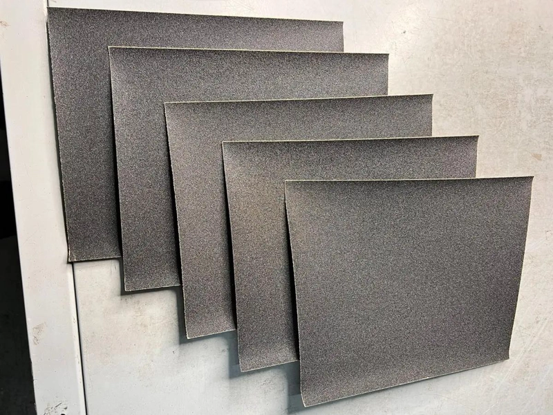 PACK DE 25 LIJAS DE PAPEL PARA MADERA Y METAL 23X28 CM - 1