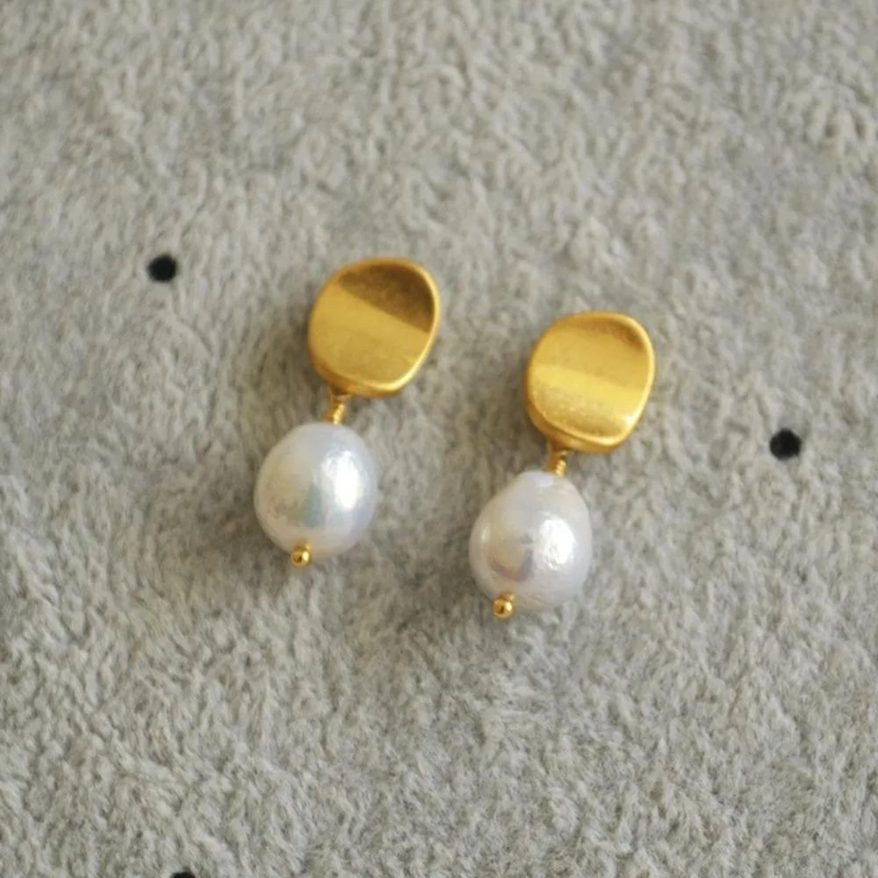 AROS ELEGANTES DE PERLAS NATURALES BAÑADOS EN ORO - 3