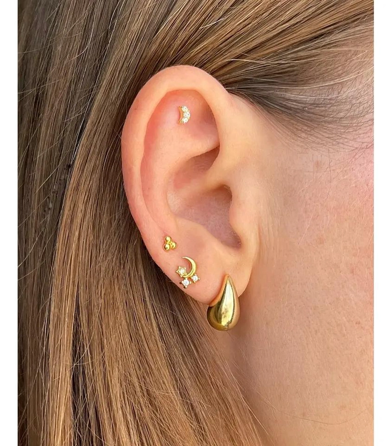 AROS PEQUEÑOS CON DISEÑO DE LUNA Y CIRCONES EN PLATA DORADA - 2