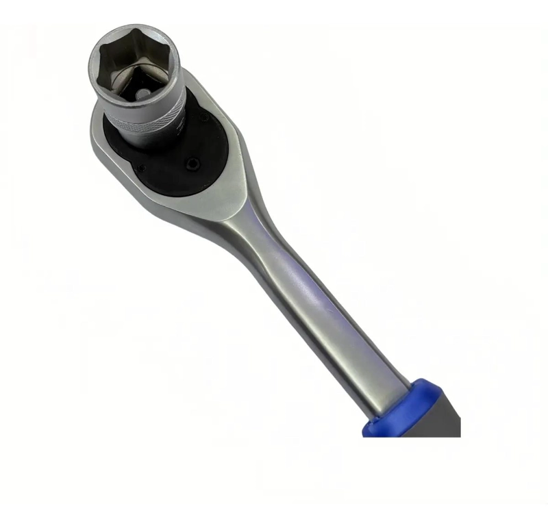 LLAVE ABOCINADA COLOR PLATEADO CON ACABADO CROMADO 1/2 PARA USO PROFESIONAL - 2