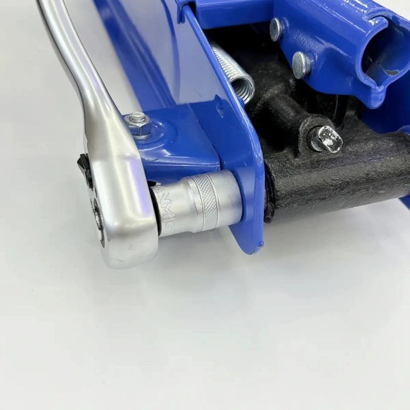 LLAVE ABOCINADA COLOR PLATEADO CON ACABADO CROMADO 1/2 PARA USO PROFESIONAL - 4