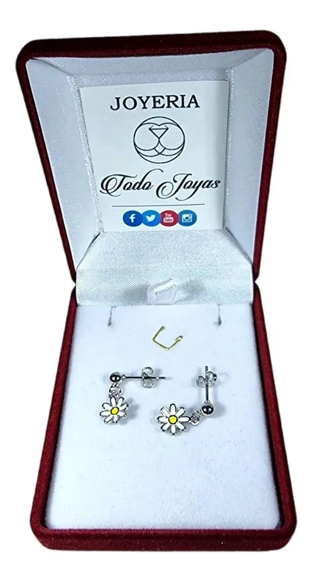 AROS ELEGANTES FLOR MARGARITA BAÑADOS EN PLATA - 1
