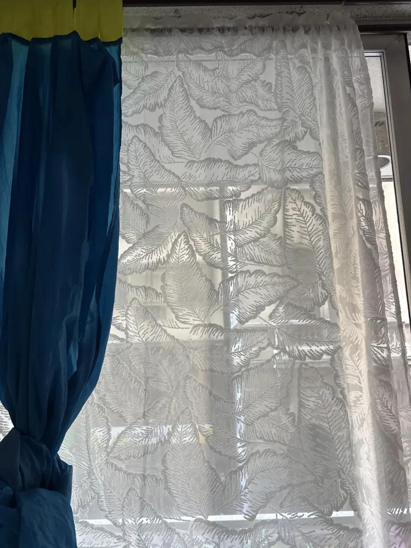 VISILLO SEMITRANSPARENTE CON BORDADO FLORAL 140X220 CM - 1