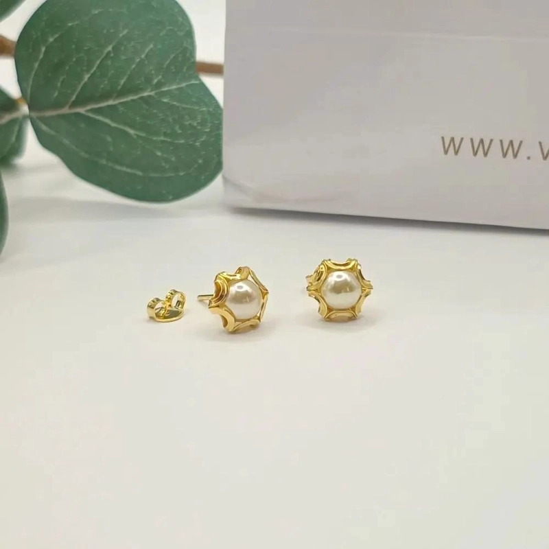 AROS ELEGANTES BAÑADOS EN ORO CON PERLAS SHELL PARA MUJER - 2