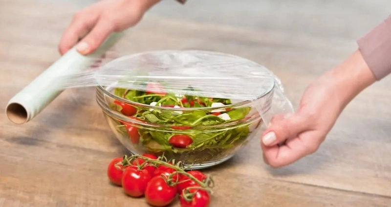 FILM PLASTICO PARA ALIMENTOS 30CM X 300MTS CON CORTADOR - 4