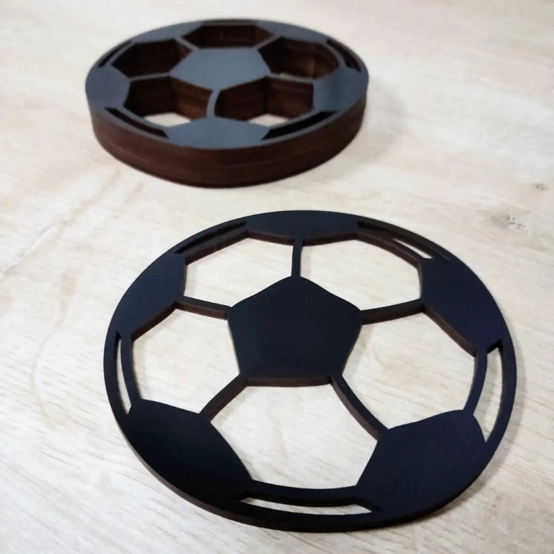 SET DE 6 POSAVASOS DE MADERA CON DISEÑO DE FUTBOL - 2