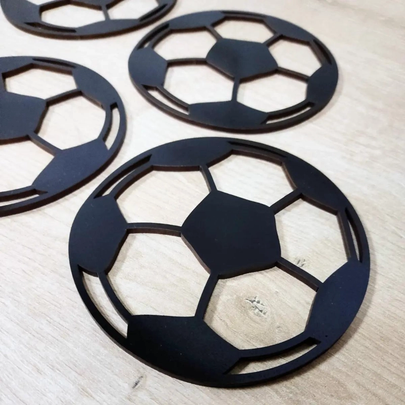 SET DE 6 POSAVASOS DE MADERA CON DISEÑO DE FUTBOL - 3