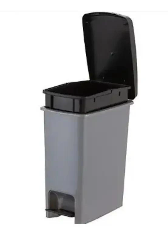 BASURERO CON PEDAL DE 12.5 LITROS EN COLOR GRIS - 3
