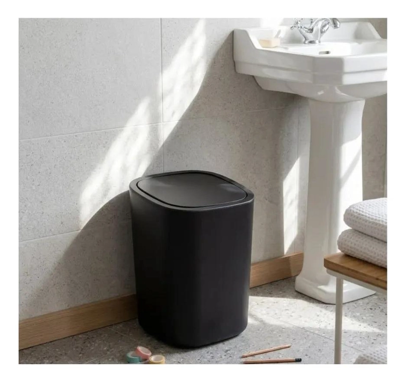 CESTO DE BASURA NEGRO CON TAPA ABATIBLE DE 26X20 CM - 5
