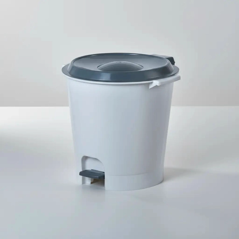 BASURERO BLANCO CON PEDAL CENTRAL DE 12 LITROS - 4