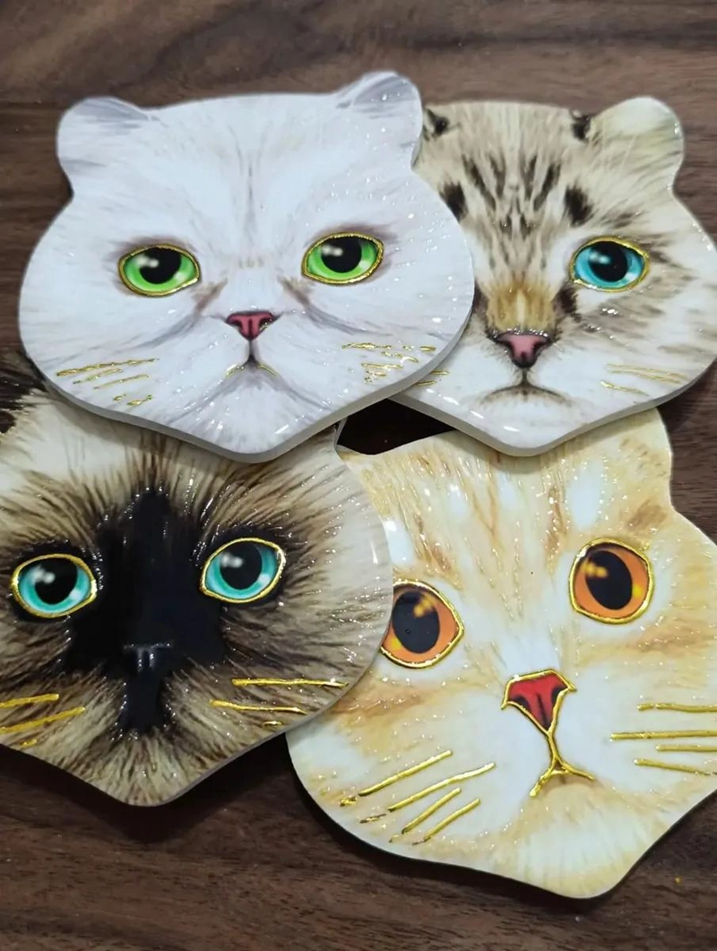 SET DE 4 POSAVASOS DECORATIVOS CON DISEÑO DE GATITOS - 3