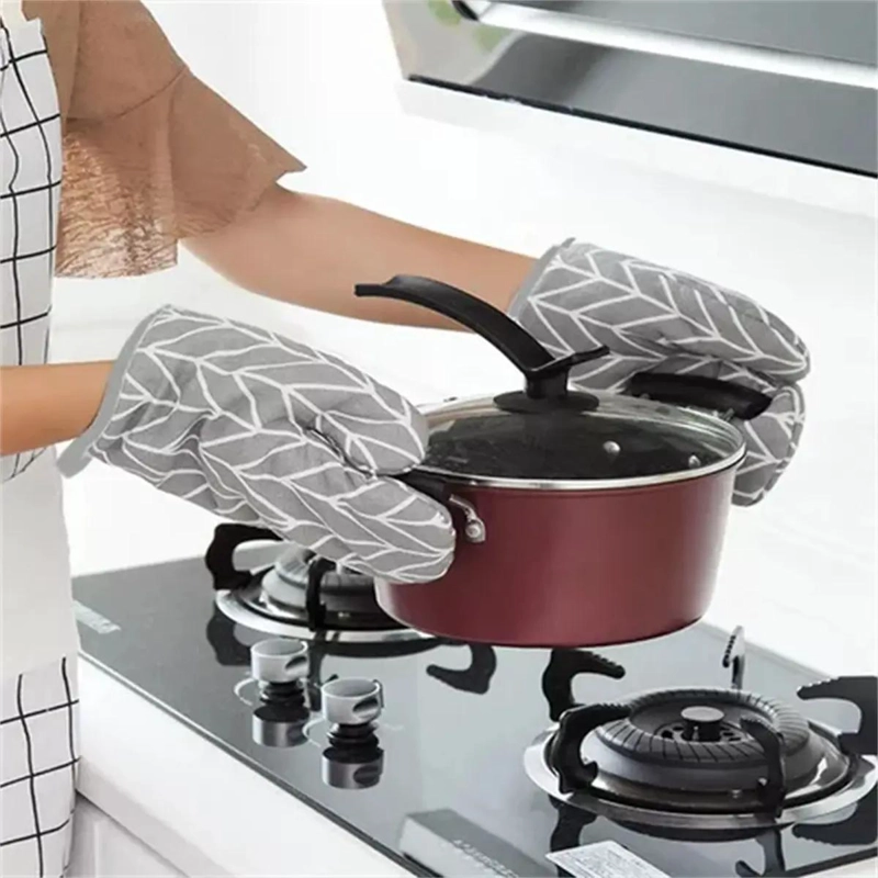 SET DE 4 GUANTES Y AGARRADERAS PARA COCINA RESISTENTES AL CALOR - 7