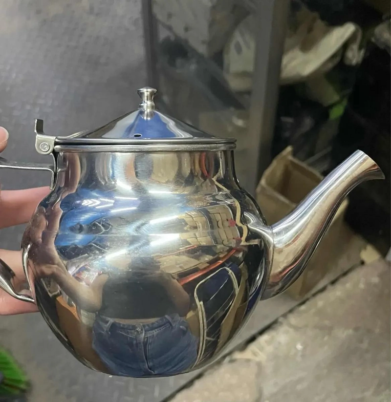 TETERA DE TE  DE ACERO INOXIDABLE 700ML CON PEQUEÑO GOLPE - 4